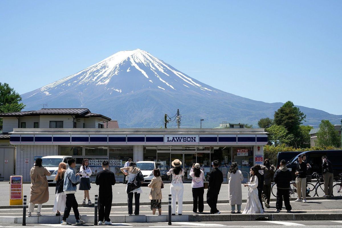 Angka Pengunjung Gunung Fuji Menurun Imbas Aturan